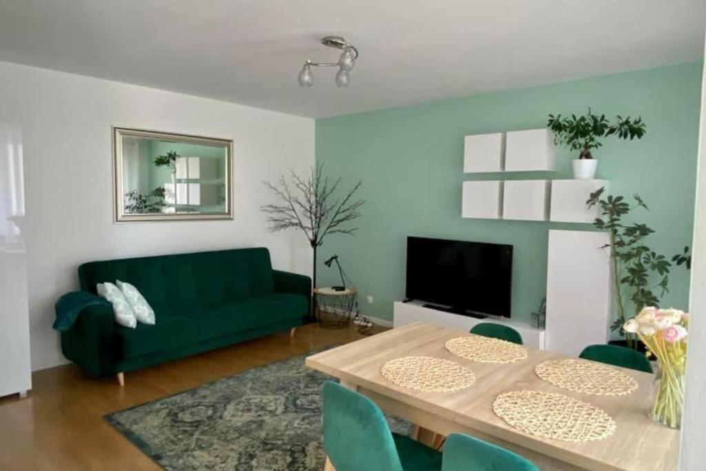 Green Apartament *